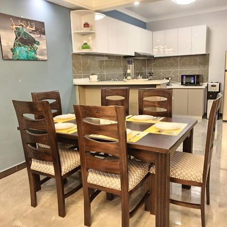 Stayrest Safari Tours New 3 Bedroom Apartments In Kilimani Nairobi With Rooftop Pool Eksteriør billede