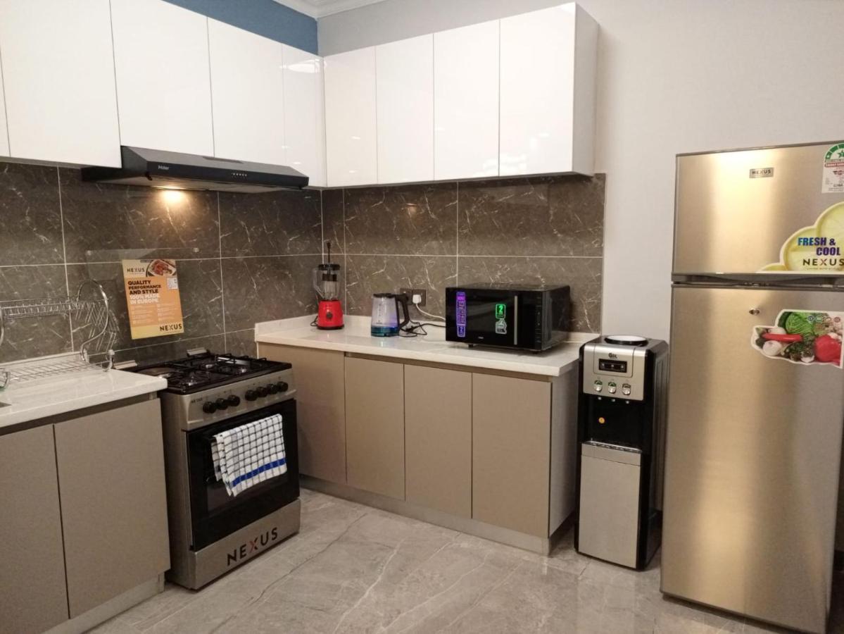 Stayrest Safari Tours New 3 Bedroom Apartments In Kilimani Nairobi With Rooftop Pool Eksteriør billede