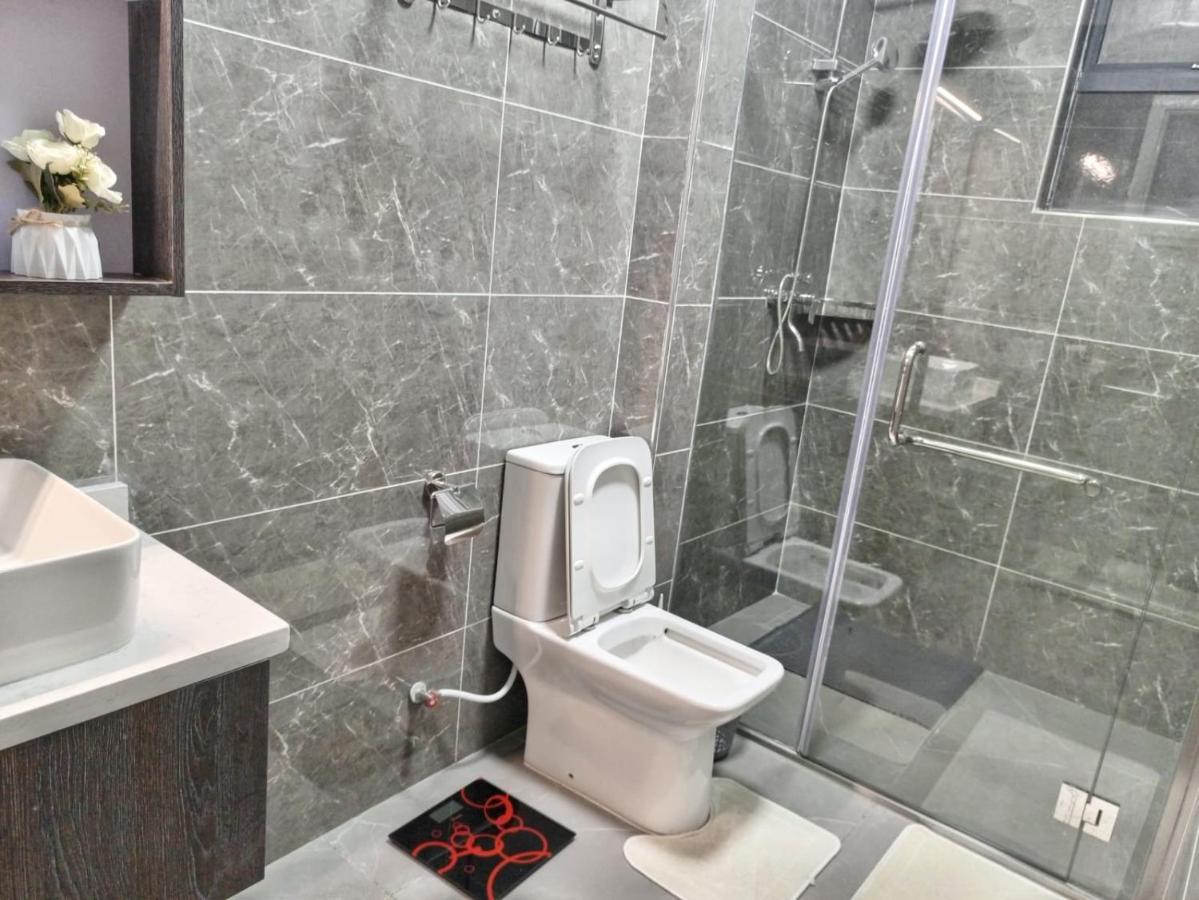Stayrest Safari Tours New 3 Bedroom Apartments In Kilimani Nairobi With Rooftop Pool Eksteriør billede