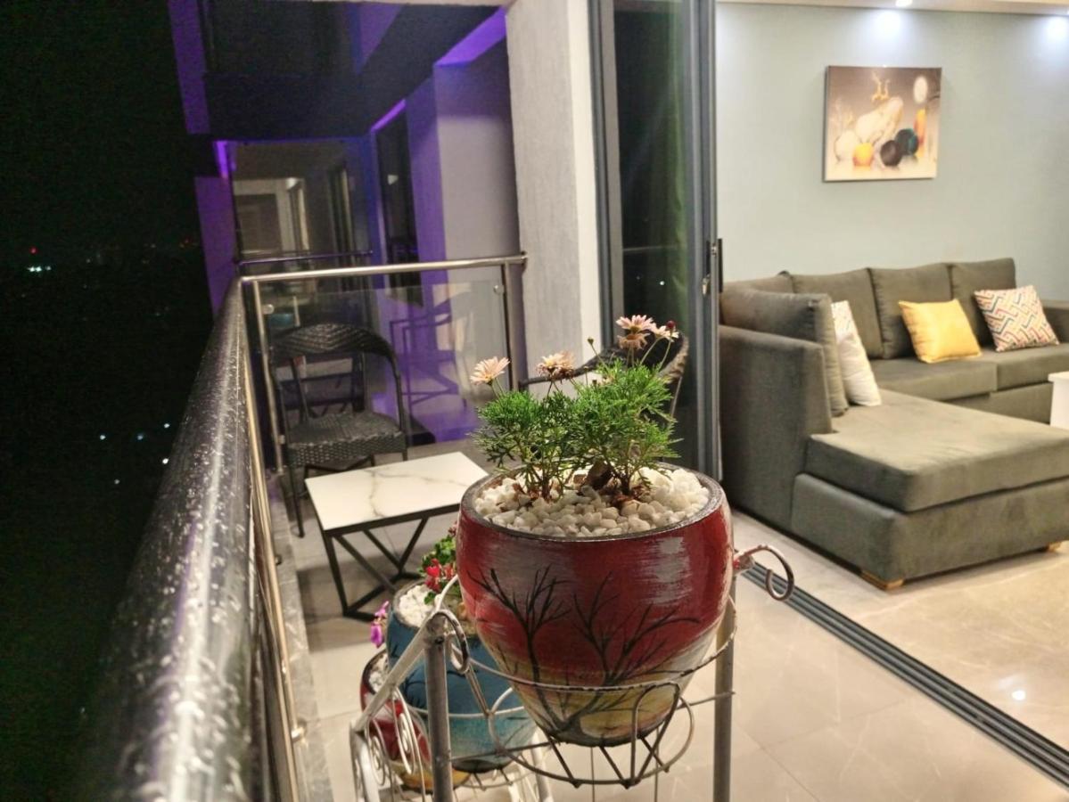 Stayrest Safari Tours New 3 Bedroom Apartments In Kilimani Nairobi With Rooftop Pool Eksteriør billede