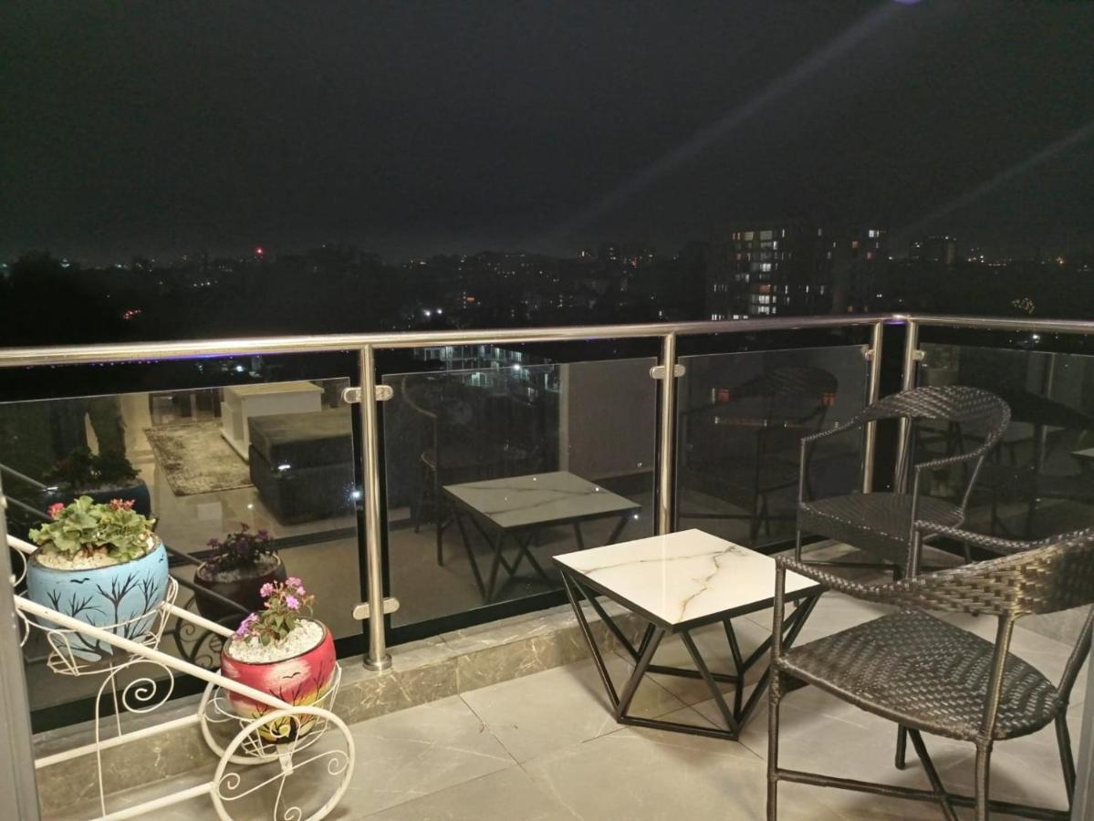Stayrest Safari Tours New 3 Bedroom Apartments In Kilimani Nairobi With Rooftop Pool Eksteriør billede