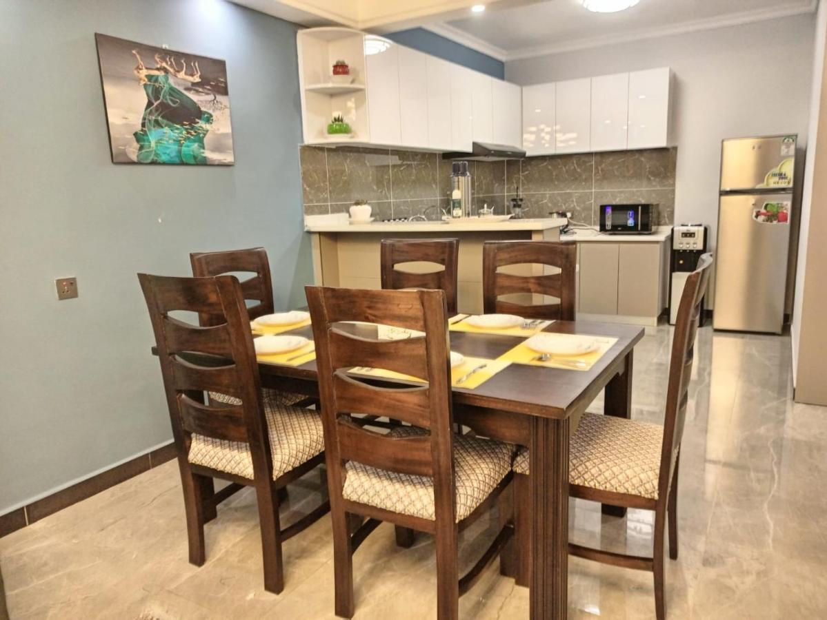 Stayrest Safari Tours New 3 Bedroom Apartments In Kilimani Nairobi With Rooftop Pool Eksteriør billede