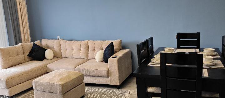Stayrest Safari Tours New 3 Bedroom Apartments In Kilimani Nairobi With Rooftop Pool Eksteriør billede