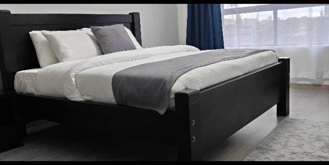 Stayrest Safari Tours New 3 Bedroom Apartments In Kilimani Nairobi With Rooftop Pool Eksteriør billede
