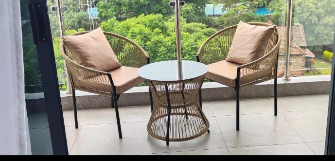 Stayrest Safari Tours New 3 Bedroom Apartments In Kilimani Nairobi With Rooftop Pool Eksteriør billede